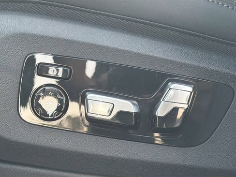 New 2026 BMW X7 M60i w/ Climate Comfort Package image 27