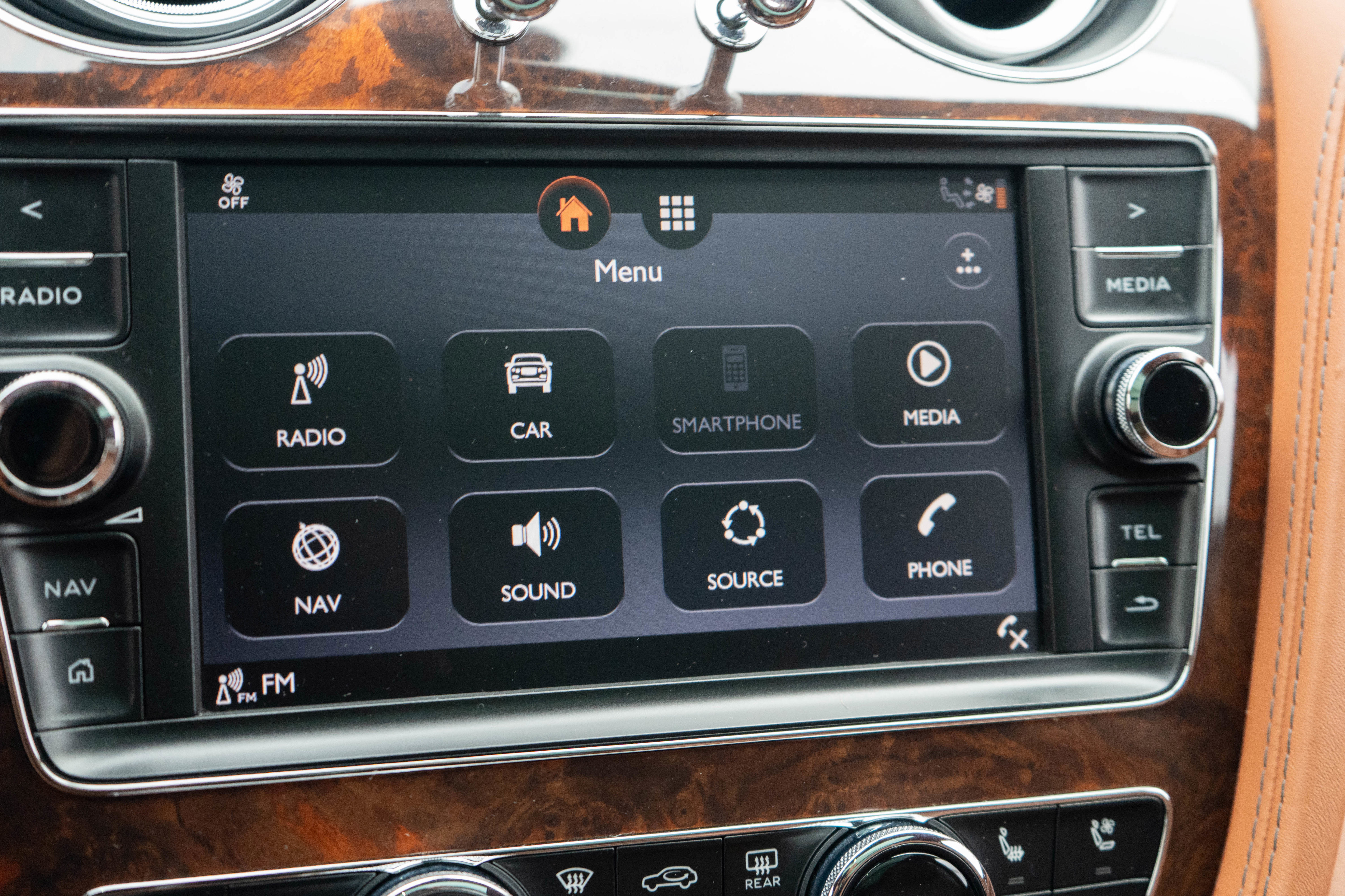 Used 2017 Bentley Bentayga AWD/4WD image 24