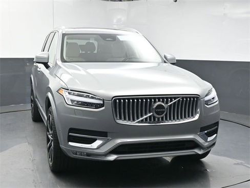 New 2025 Volvo XC90 B5 Plus w/ Protection Package Premier image 2