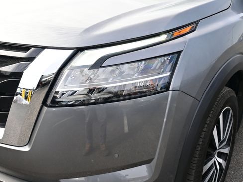 Certified 2023 Nissan Pathfinder Platinum image 12