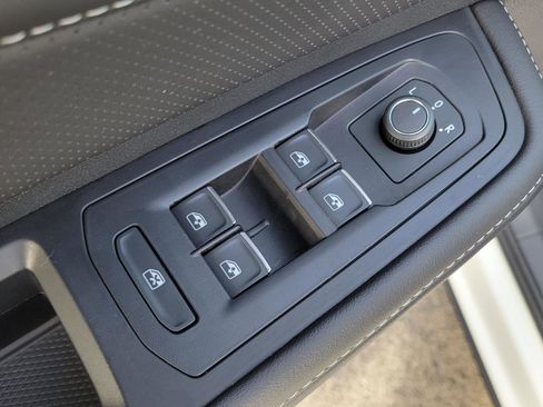 Certified 2025 Volkswagen Atlas SE w/ Panoramic Sunroof Package image 10