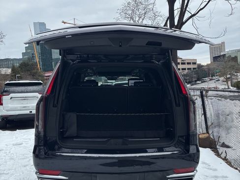 Used 2024 Cadillac Escalade Premium Luxury Platinum image 9