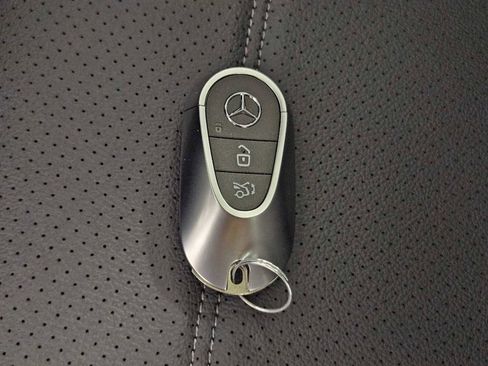 New 2025 Mercedes-Benz GLC 350e 4MATIC image 43