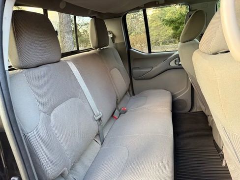 Used 2016 Nissan Frontier SV image 22