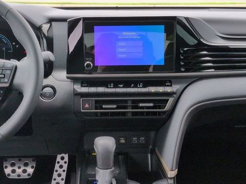 Certified 2025 Toyota Camry SE FWD image 17