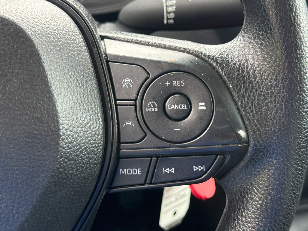 Used 2025 Toyota Corolla LE FWD image 29