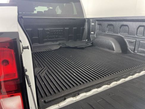 Used 2022 GMC Sierra 1500 SLE image 25