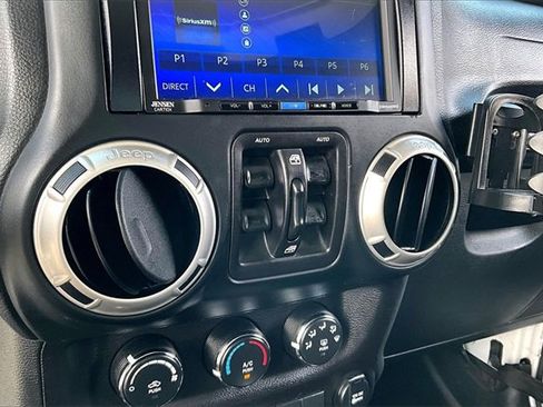 Used 2018 Jeep Wrangler Unlimited Sahara w/ Connectivity Group image 22