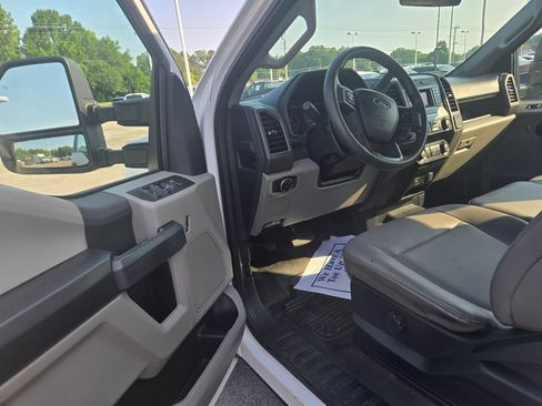 Used 2022 Ford F250 XL w/ Power Equipment Group RWD image 6