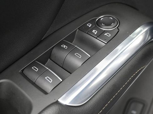 Used 2025 Chevrolet Traverse High Country FWD image 16