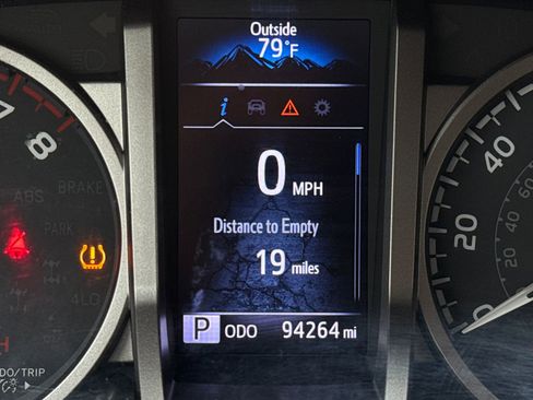 Used 2022 Toyota Tacoma SR5 RWD image 25