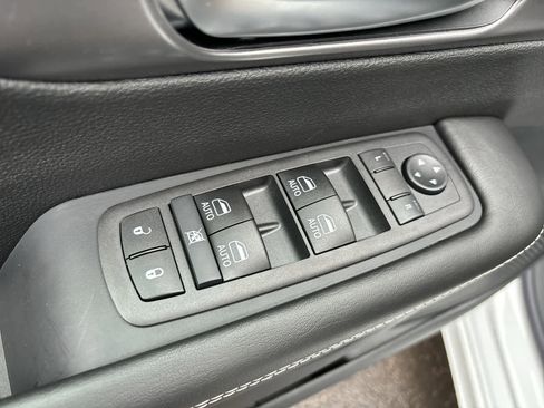 New 2026 Chrysler Pacifica Select image 11