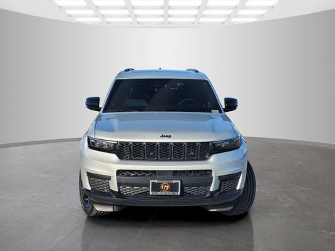 New 2025 Jeep Grand Cherokee L Altitude image 2