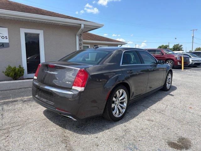 Used 2017 Chrysler 300 Limited RWD image 5