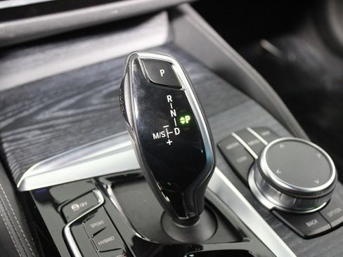 Used 2023 BMW 530e w/ M Sport Package image 11