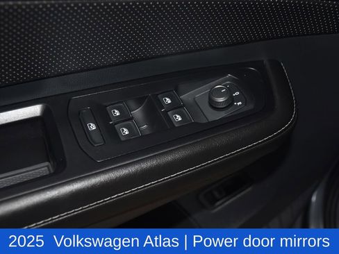 Used 2025 Volkswagen Atlas SE FWD image 23