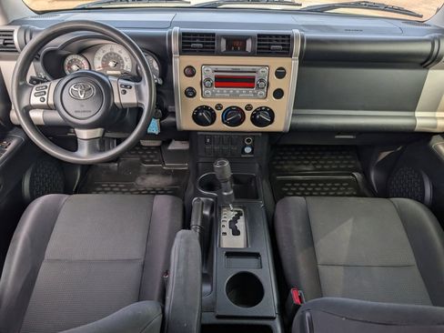 Used 2013 Toyota FJ Cruiser 2WD image 9