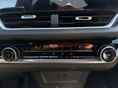Used 2025 Chevrolet Equinox LT w/ Safety and Technology Package FWD image 28