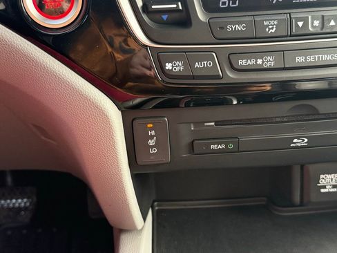 Used 2017 Honda Pilot Touring image 31