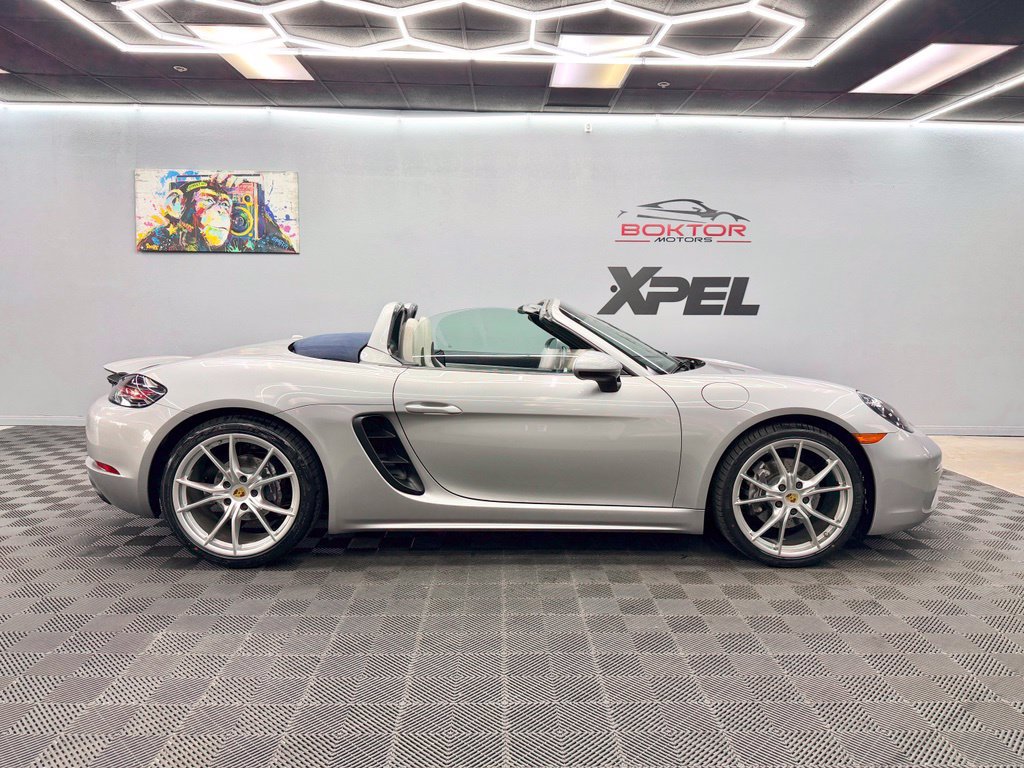 Used 2018 Porsche 718 Boxster RWD image 16