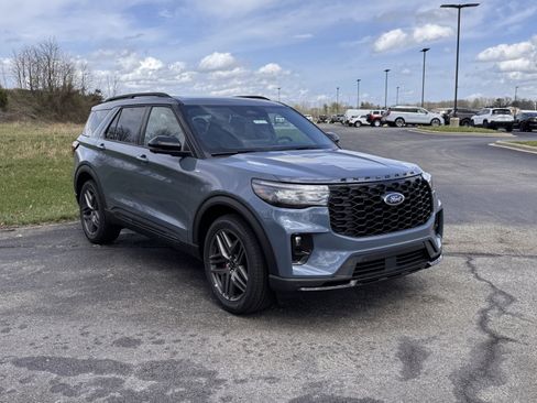 New 2026 Ford Explorer ST-Line w/ ST-Line Street Pack image 2