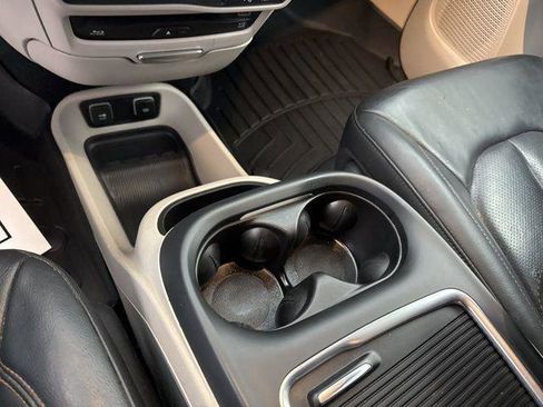Used 2020 Chrysler Pacifica Touring-L Plus w/ Advanced Safetytec Group image 23