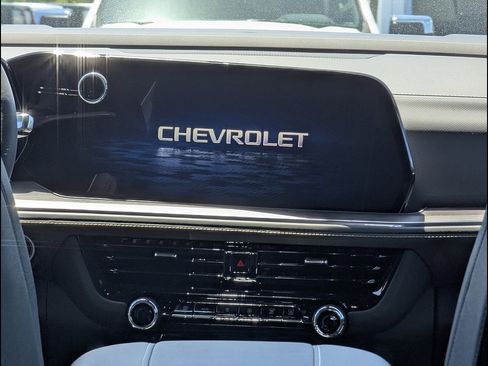 New 2026 Chevrolet Suburban Premier w/ Sun And Tow Package AWD/4WD image 23