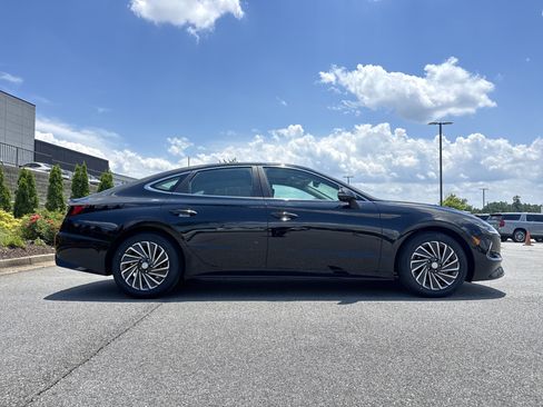 Used 2023 Hyundai Sonata Limited w/ Cargo Package FWD image 11
