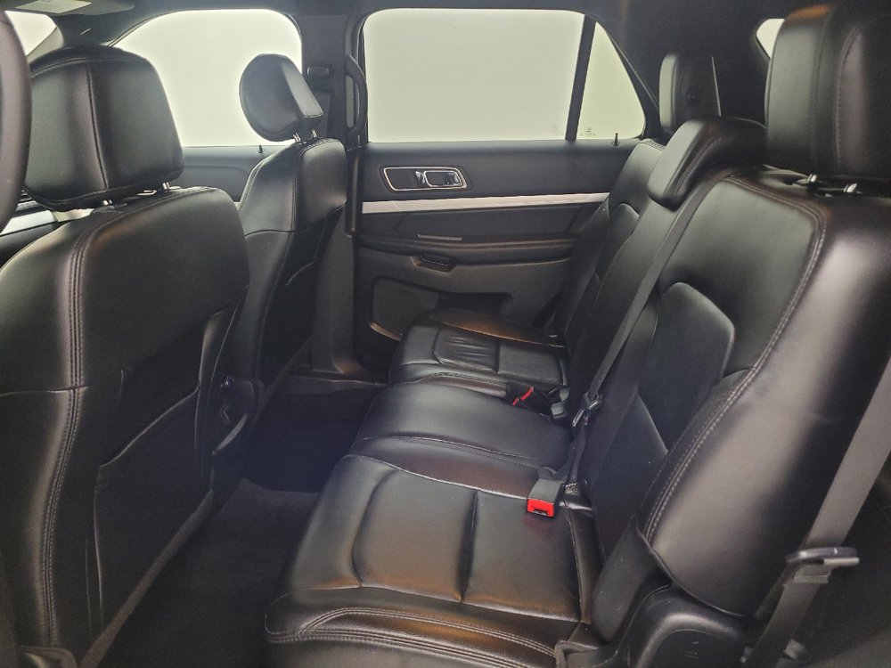 Used 2017 Ford Explorer XLT w/ Equipment Group 202A FWD image 18