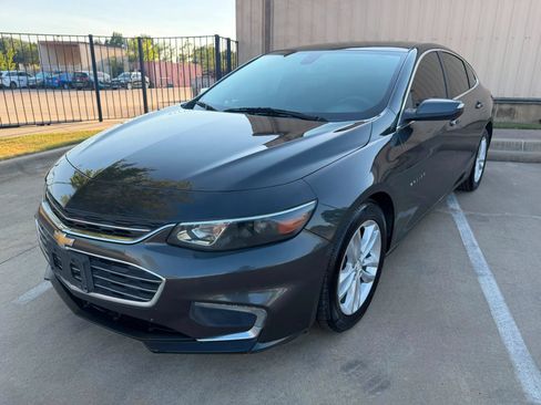 Used 2017 Chevrolet Malibu LT FWD image 4