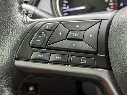 Used 2018 Nissan Rogue SV w/ Premium Package FWD image 23