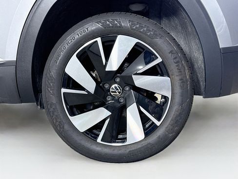 Used 2026 Volkswagen Atlas Cross Sport SE FWD image 36