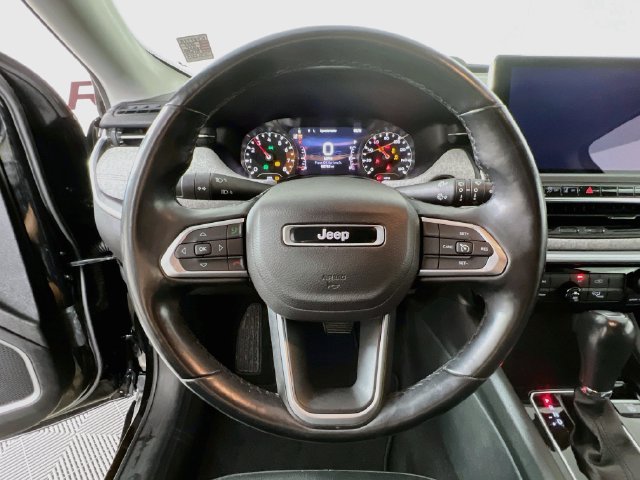 Used 2022 Jeep Compass Latitude AWD/4WD image 11