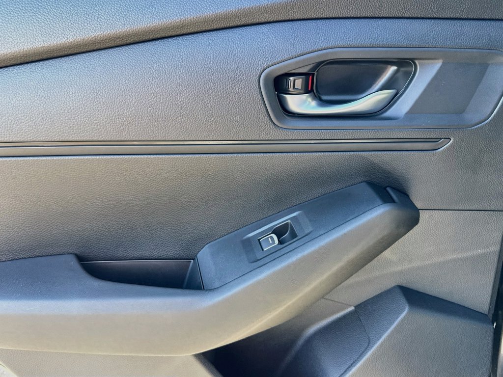 Used 2025 Honda Accord LX image 31