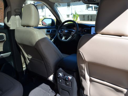 Used 2022 Ford Explorer XLT w/ Equipment Group 202A image 24