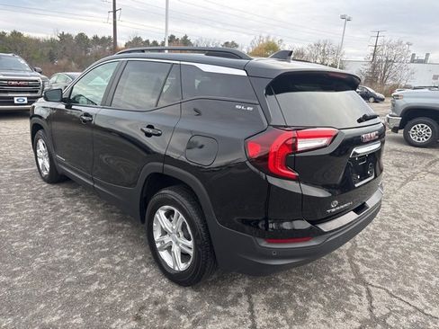 Used 2023 GMC Terrain SLE w/ Driver Convenience Package image 4