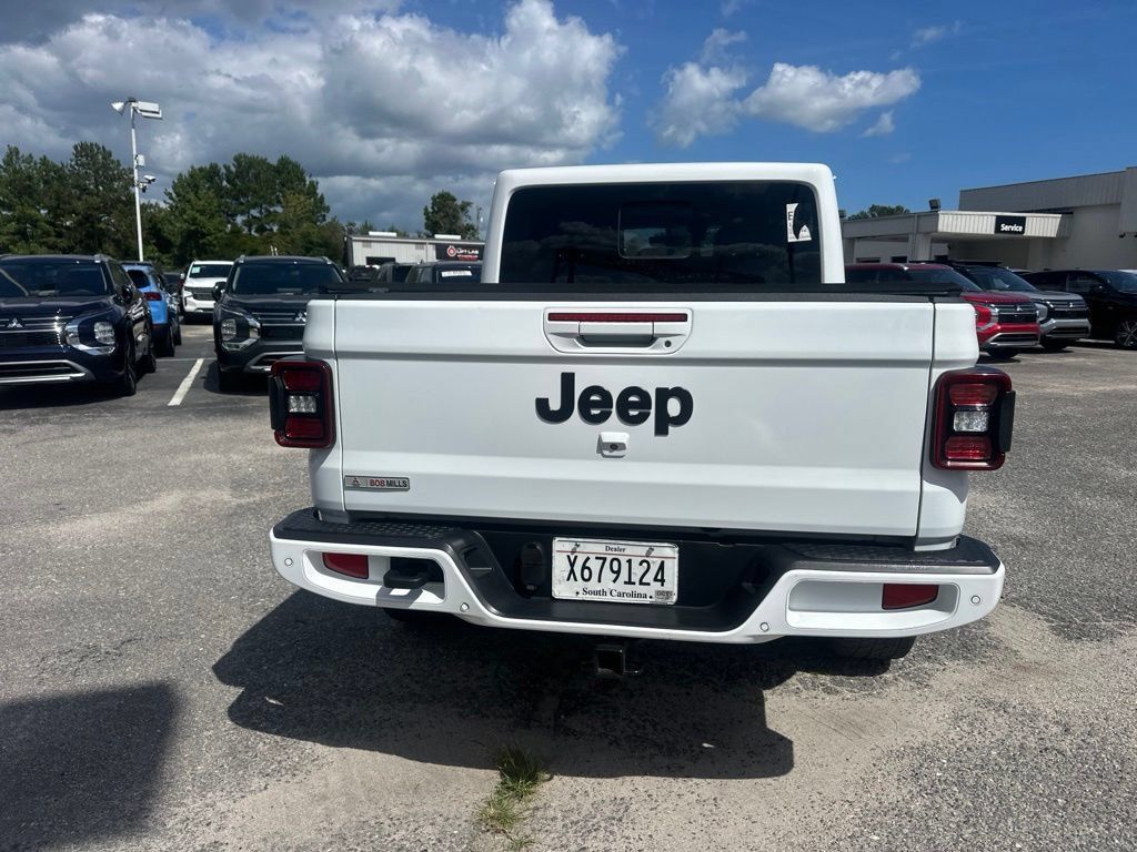 Used 2022 Jeep Gladiator Overland AWD/4WD image 4