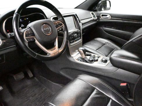 Used 2017 Jeep Grand Cherokee Overland w/ Jeep Active Safety Group image 3