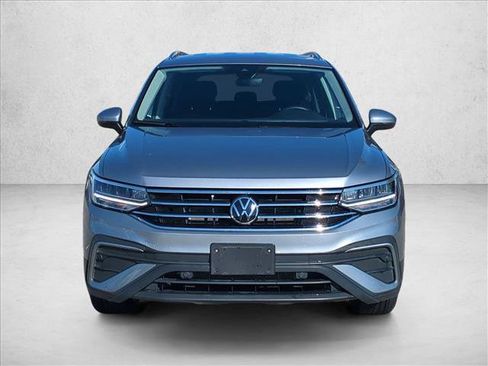 Used 2024 Volkswagen Tiguan SE image 2