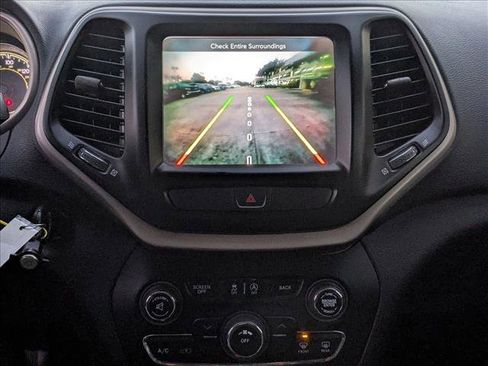 Used 2017 Jeep Cherokee Latitude w/ Trailer Tow Group image 14