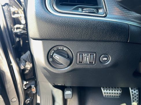 Used 2017 Dodge Challenger SRT Hellcat RWD image 15