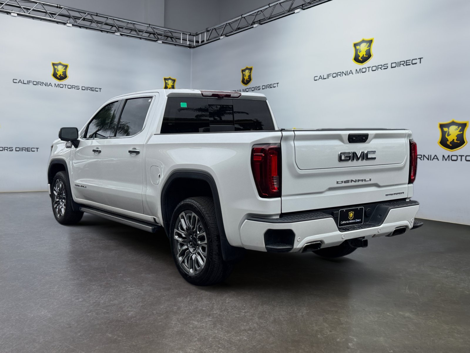 Used 2024 GMC Sierra 1500 Denali Ultimate AWD/4WD image 3
