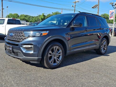 Certified 2023 Ford Explorer XLT w/ Equipment Group 202A AWD/4WD image 3