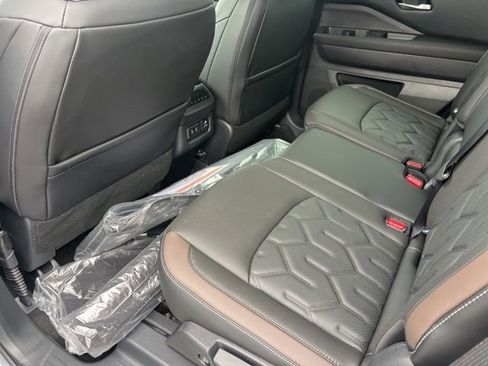 New 2026 Nissan Pathfinder Platinum w/ Cargo Package image 31