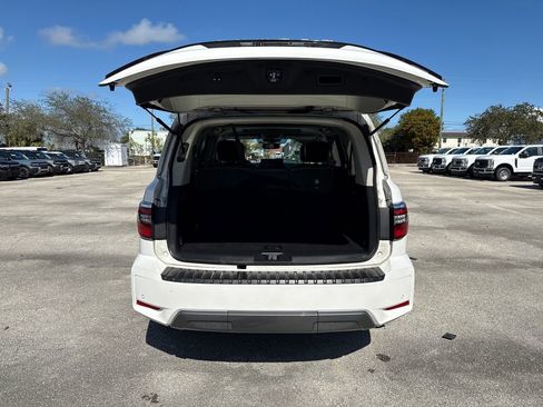 Used 2021 Nissan Armada SL w/ Captain's Chairs Package image 31
