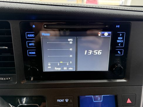 Used 2017 Toyota Sienna SE Premium image 18