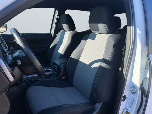 Used 2023 Toyota Tacoma TRD Sport image 9