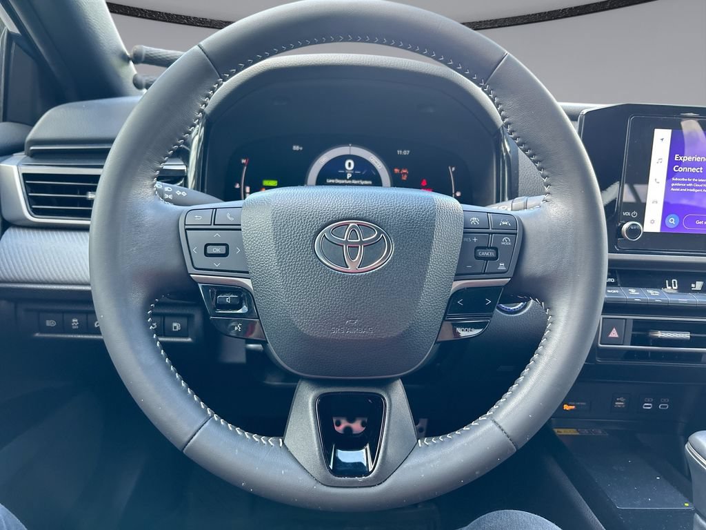 Used 2025 Toyota Camry SE w/ Convenience Package FWD image 15