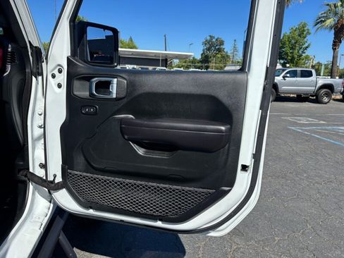 Used 2018 Jeep Wrangler Unlimited Rubicon AWD/4WD image 16