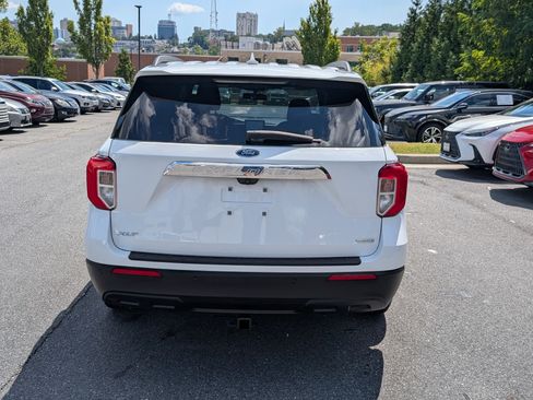 Used 2020 Ford Explorer XLT image 4